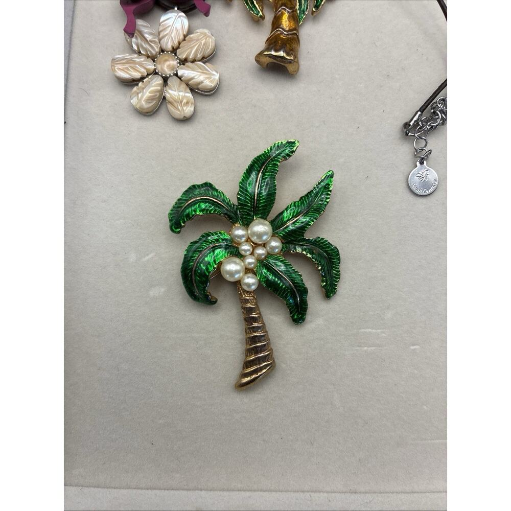 VTG Goldtone Palm Tree Green Enamel Faux Pearls Pin, bikini top, Sara Coventry - Picture 4 of 7